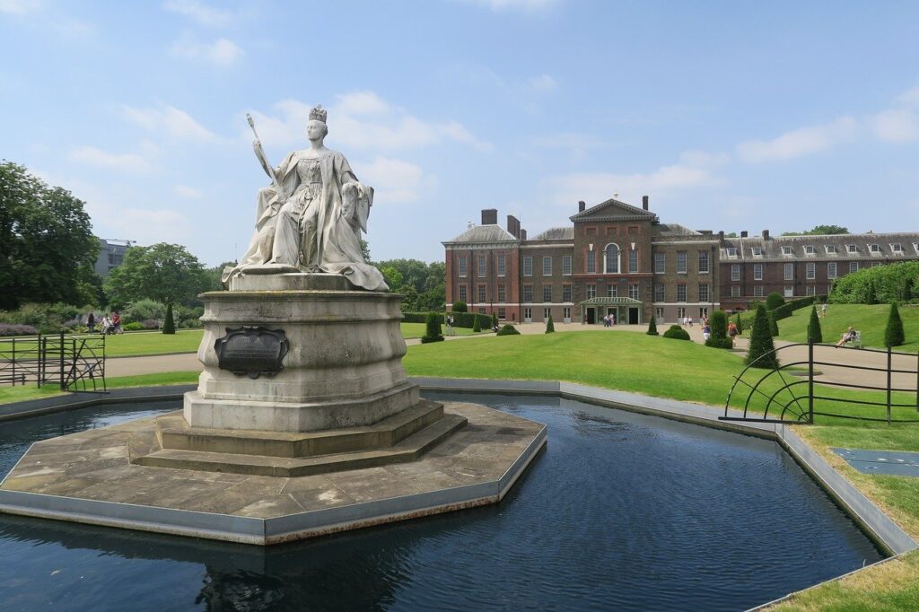 Statue of Queen Victoria within the hotel's property